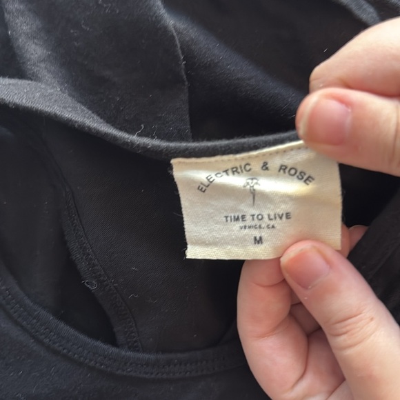 Electric and Rose tank size medium - Picture 3 of 3